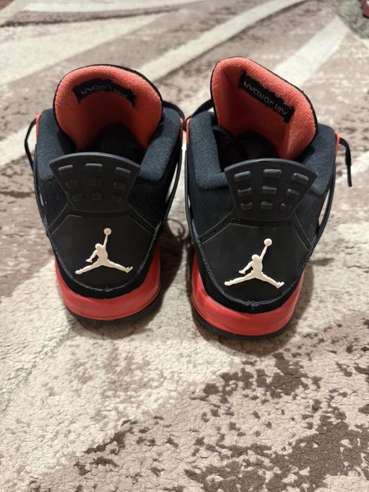 Air Jordan 4 red thunder