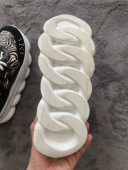Versace chain reaction