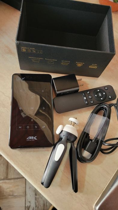 Mini Smart Projector 4K ultra HD(3d) DLP
