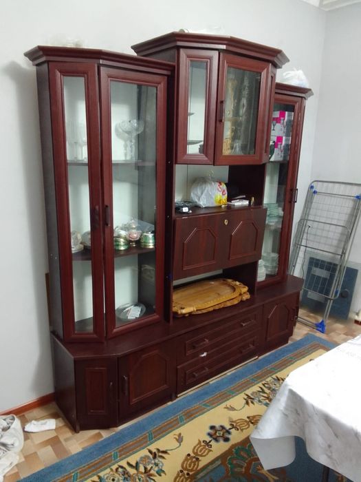 Горка (стенка) в зал