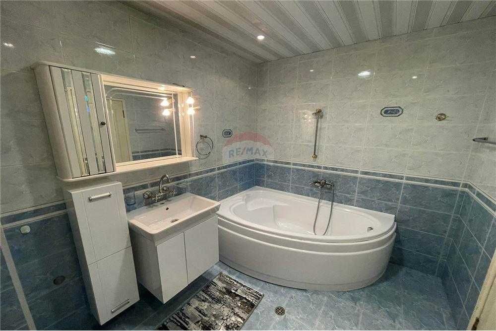 Дава се под наем Тристаен апартамент в Варна, Завод Дружба - 115 кв.м за 612 € - Снимка #13