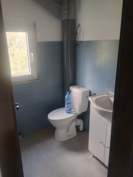 Închiriez spatii hală