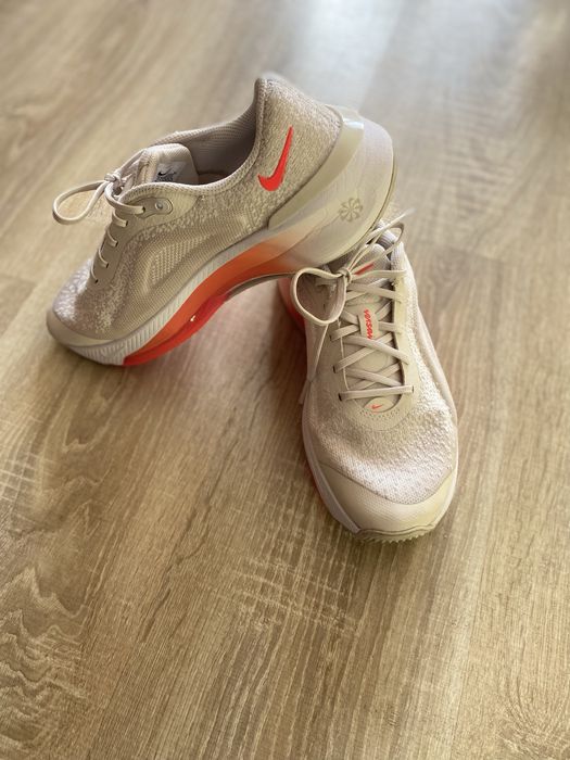 Оригинални дамски  маратонки Nike, размер 39