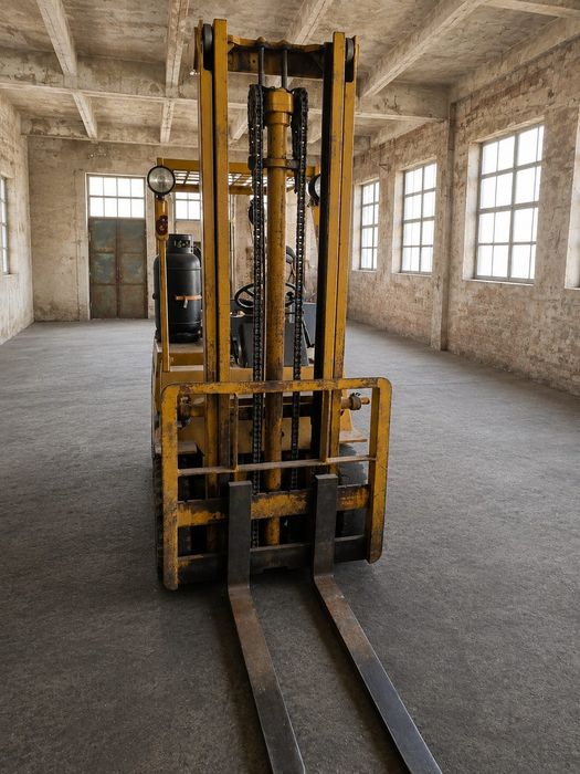 Vând stivuitor Mitsubishi FG14, pe GPL, în stare foarte bună de funcționare.