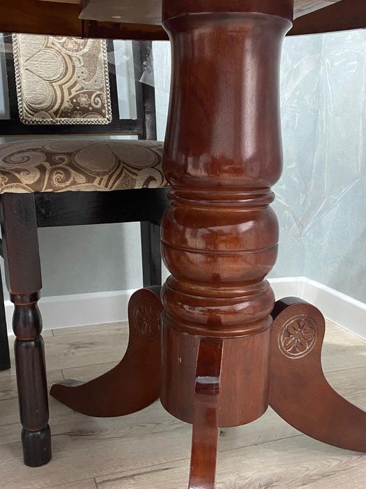 Продаю стол и стулья