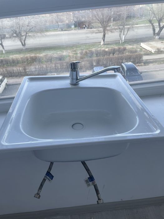 Продам раковину со сместилем вместе