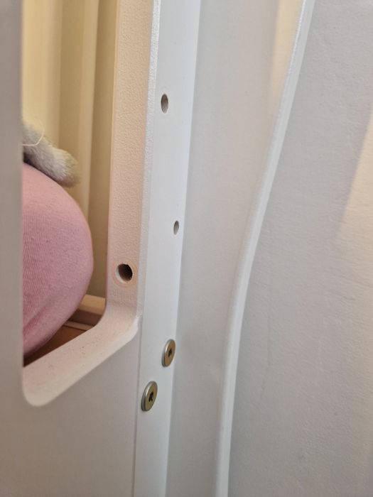 Pătuț bebe cu sertar pentru depozitare.