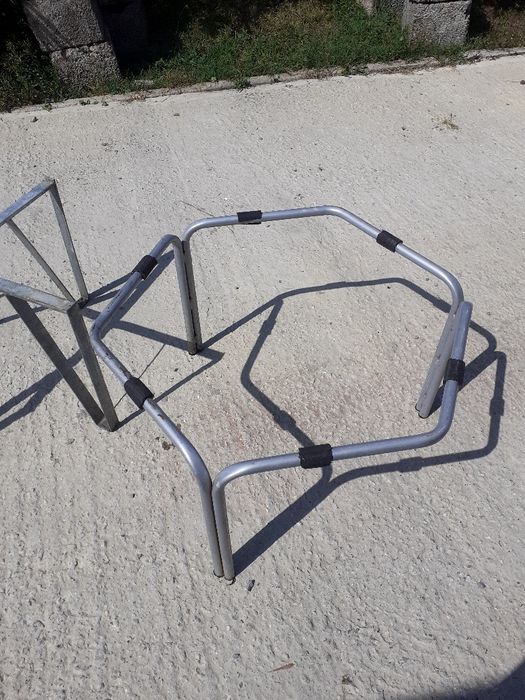 Стойки за неръждаем съд за вино.