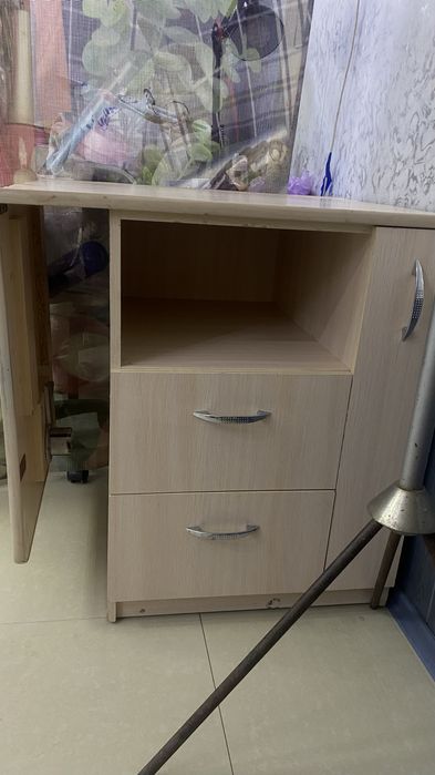 Продам маникюрный стол