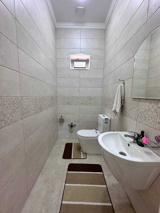 Продаётся добротный дом, 6 соток. 6 комнат. летняя кухня.  Дом угловой