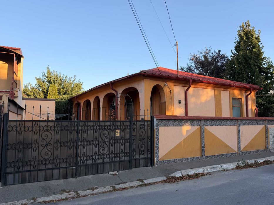 Casă 3 dormitoare, suprafata totala 371 mp, zona Port, neinundabilă