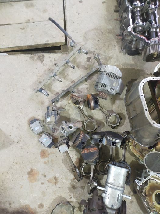 Двигатель 1 Uz по запчастям.