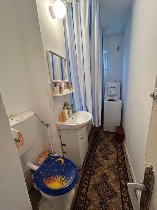 Apartament cu 2 camere nedecomandat,zona micro 11.Pret 35.000 euro. Detalii la tel. 0730745723