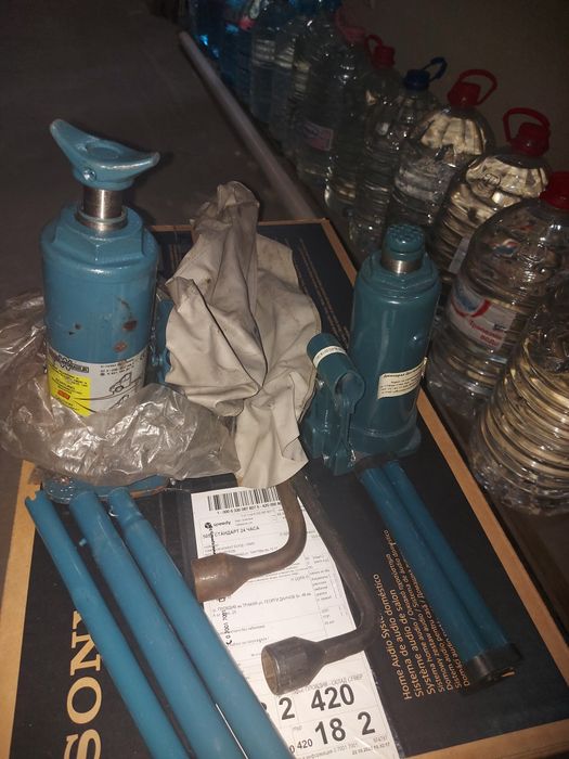 Хидравлични крикове неупотребявани от Mercedes sprinter