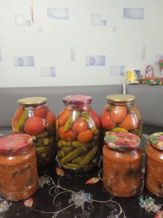 Продам домашние разносолы, огурцы, помидоры ,салаты