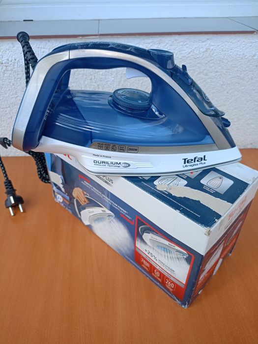 Vând fier de calcat Tefal UltraGliss  produs de calitate superioara nou nouț