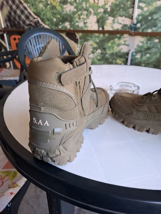 Обувки боти за гората