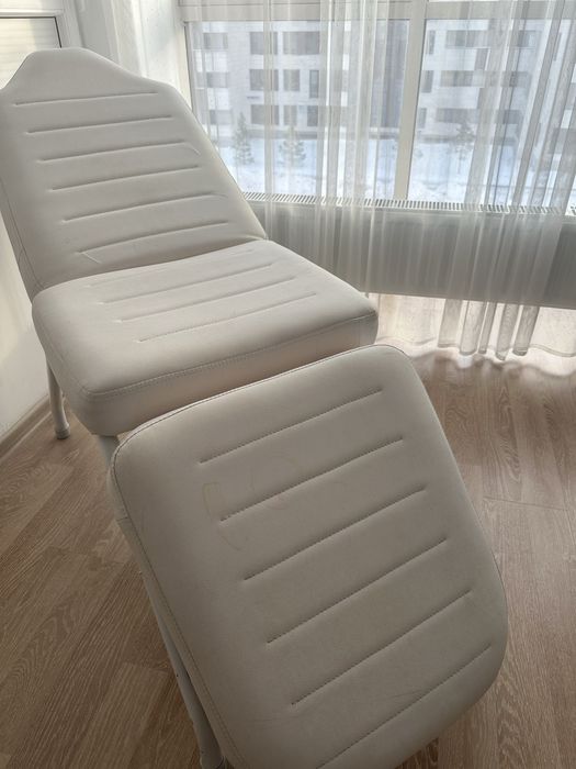 Кушетка белая в идеальном состоянии