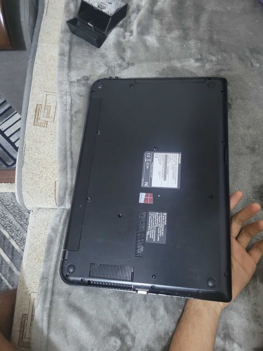 Vand sau schimb laptop toshiba