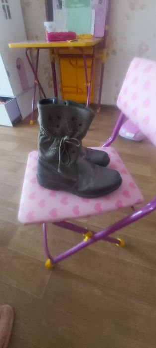 Девочковые весенние сапоги и куртку