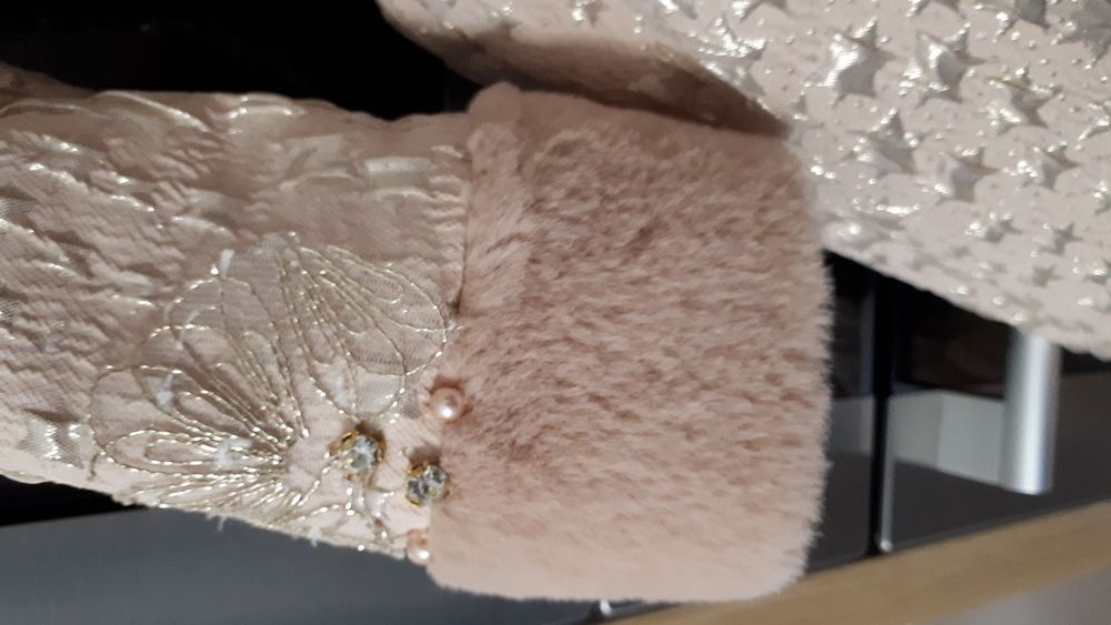 Продам для девочки платье.