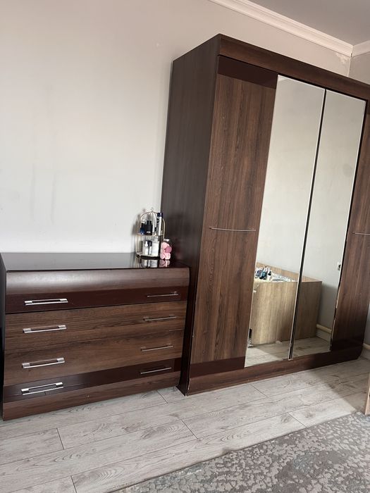 Продам спальный гарнитур