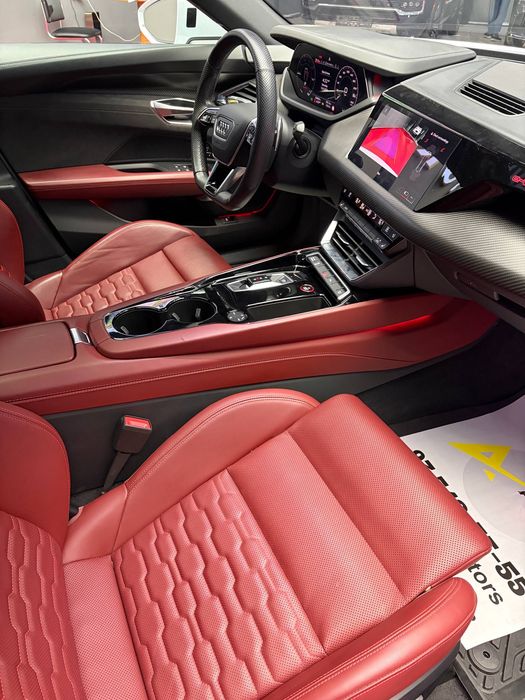 Продается Электромобиль Audi E-tron GT