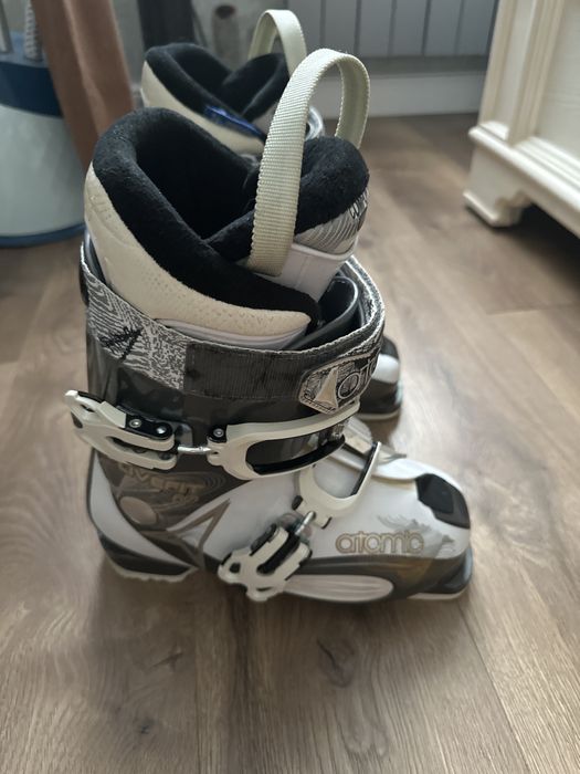 Ботинки для горных лыж