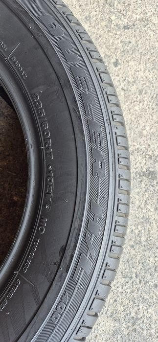 2 anvelope vara Bridgestone 235/60/17.Pretul este pe bucata.