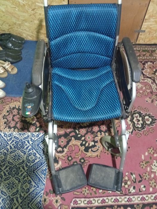 Scaun rulant este în stare funcționabilă foarte bună .