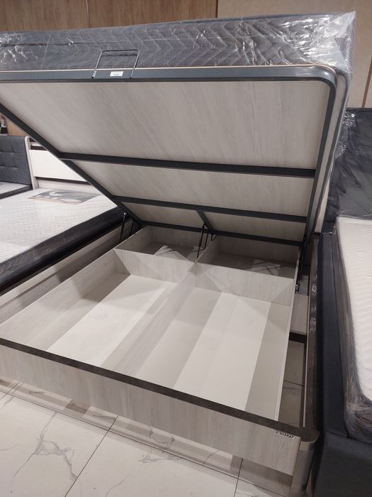 Двухспальная кровать с подъемным механизмом. Фабричное качество