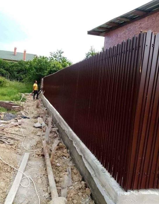 Garduri si porti stil jaluzea plasa bordurata sipca metalica fier forjat tabla cutata si alte modele.