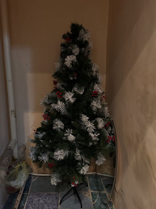 Продам елку срочно!
