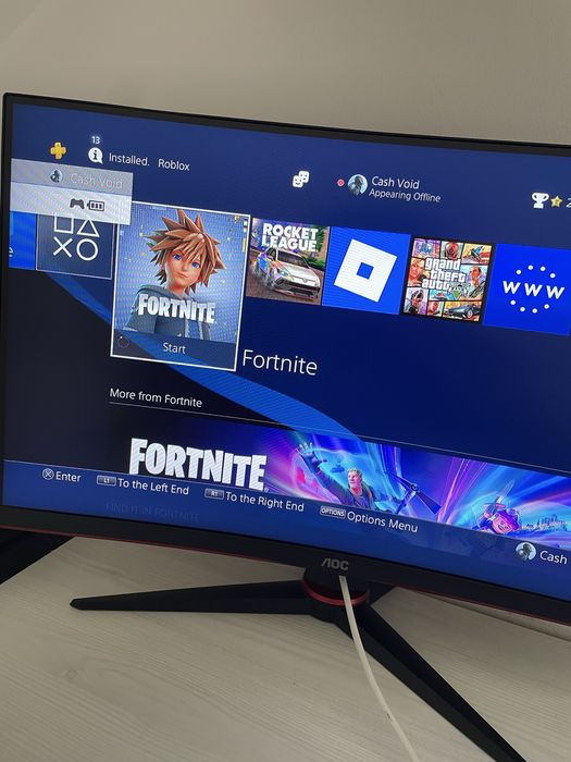 Vand ps4 cu 3 jocuri si maneta