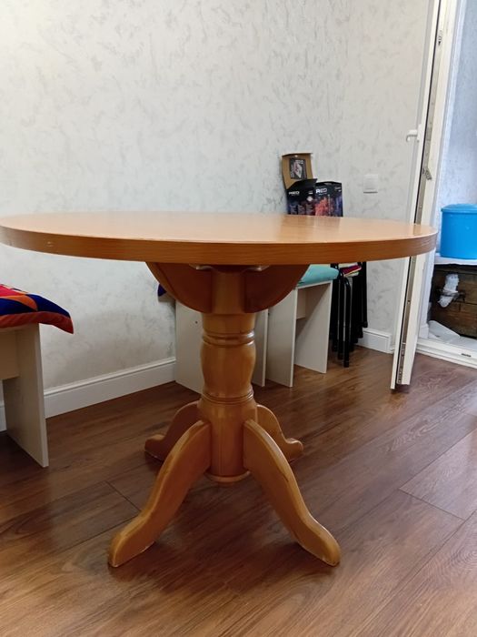 Продам кухонный стол