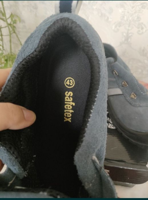 Новый спецобувь сатылады