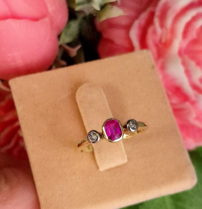 Inel foarte vechi din aur de 14K cu diamante si safir natural