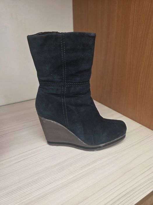 Продам замшевую обувь