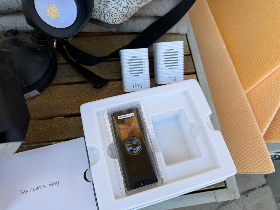 Sistem de securitate complet Ring (video doorbell,floodlight,sonerii)