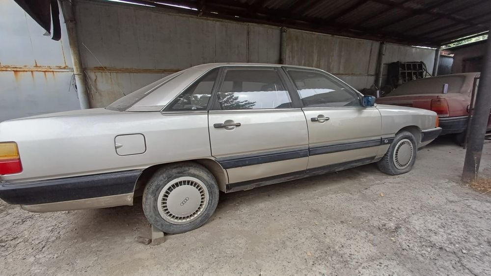 Продам машину ауди 100