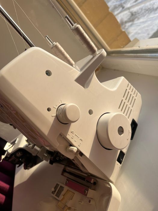 Продам оверлок в отличном состояние