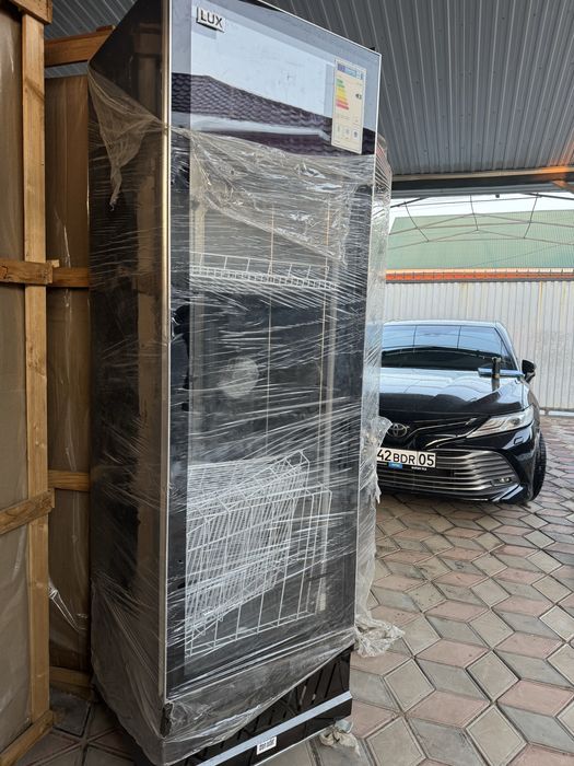 Продам витринные холодильники