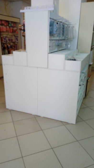 Торговый стеллаж с полками