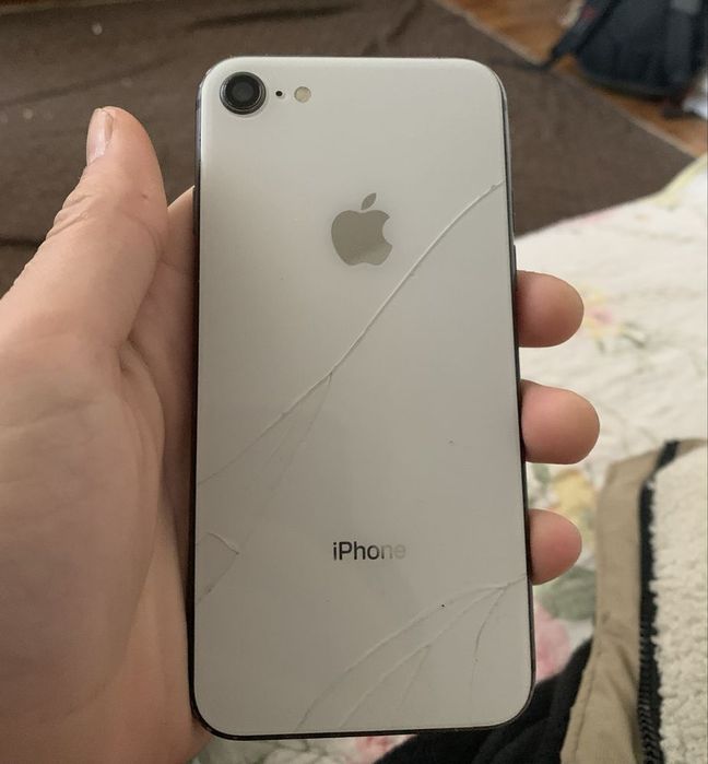 Продаю два телефона айфон,редми