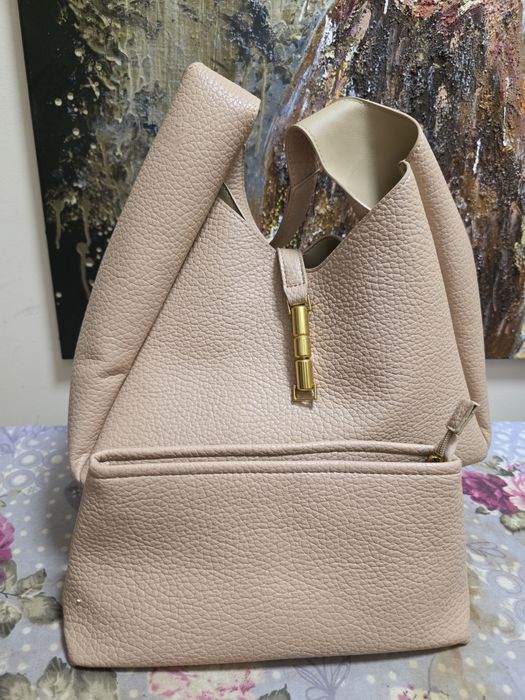 Стилна дамска чанта в нежно бежово – елегантен и модерен модел