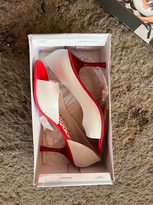 Контейнер одежды и обуви