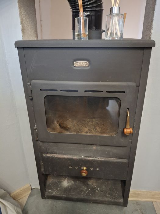 Semineu pe lemne prity