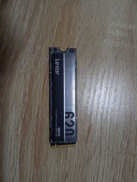 M.2 256 Gb. Lexar