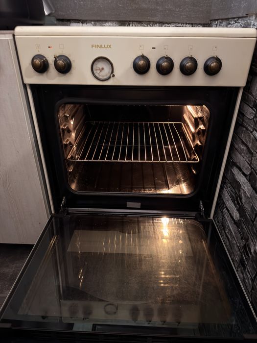 Продавам фурна с котлони Finlux