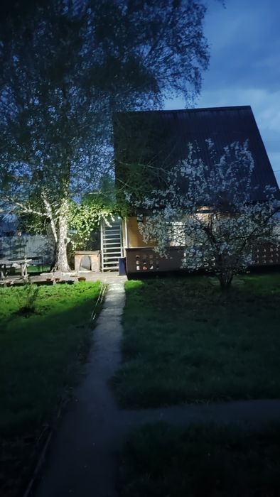 Продам дачу с выходом на воду .